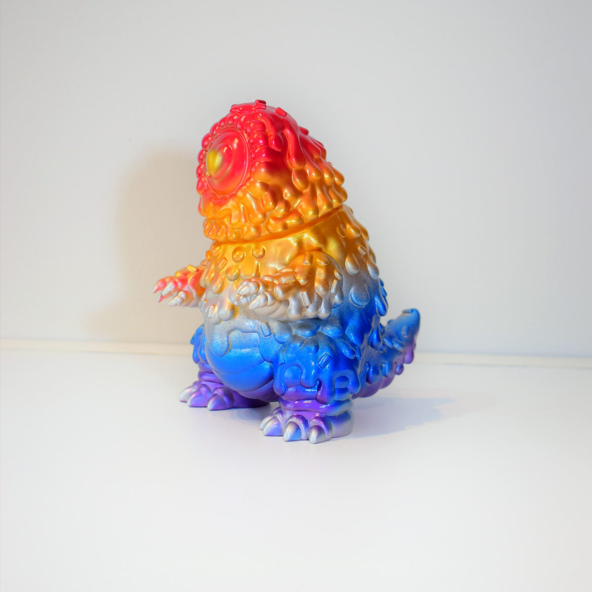 KAWAIJU × GOTO Goto Rainbow ソフビ（斜め）
