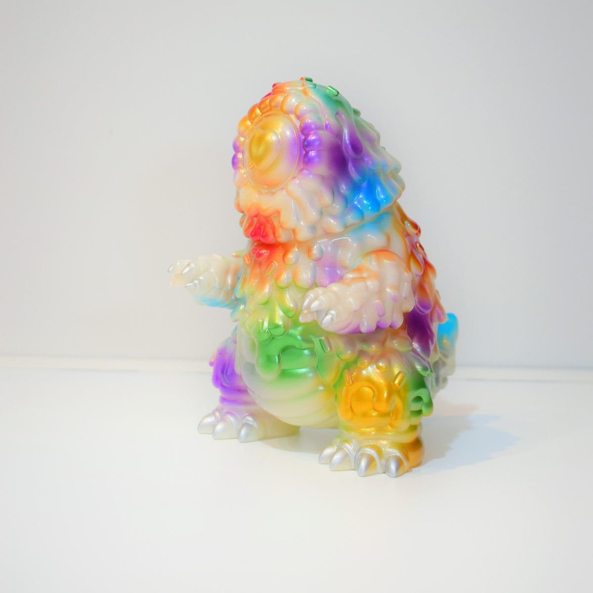 KAWAIJU × GOTO Glow in the Dots ソフビ（斜め）