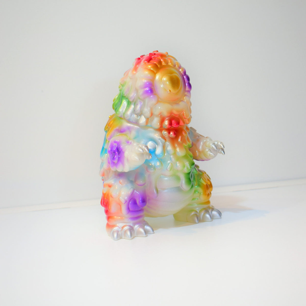 KAWAIJU × GOTO Glow in the Dots ソフビ（側面）