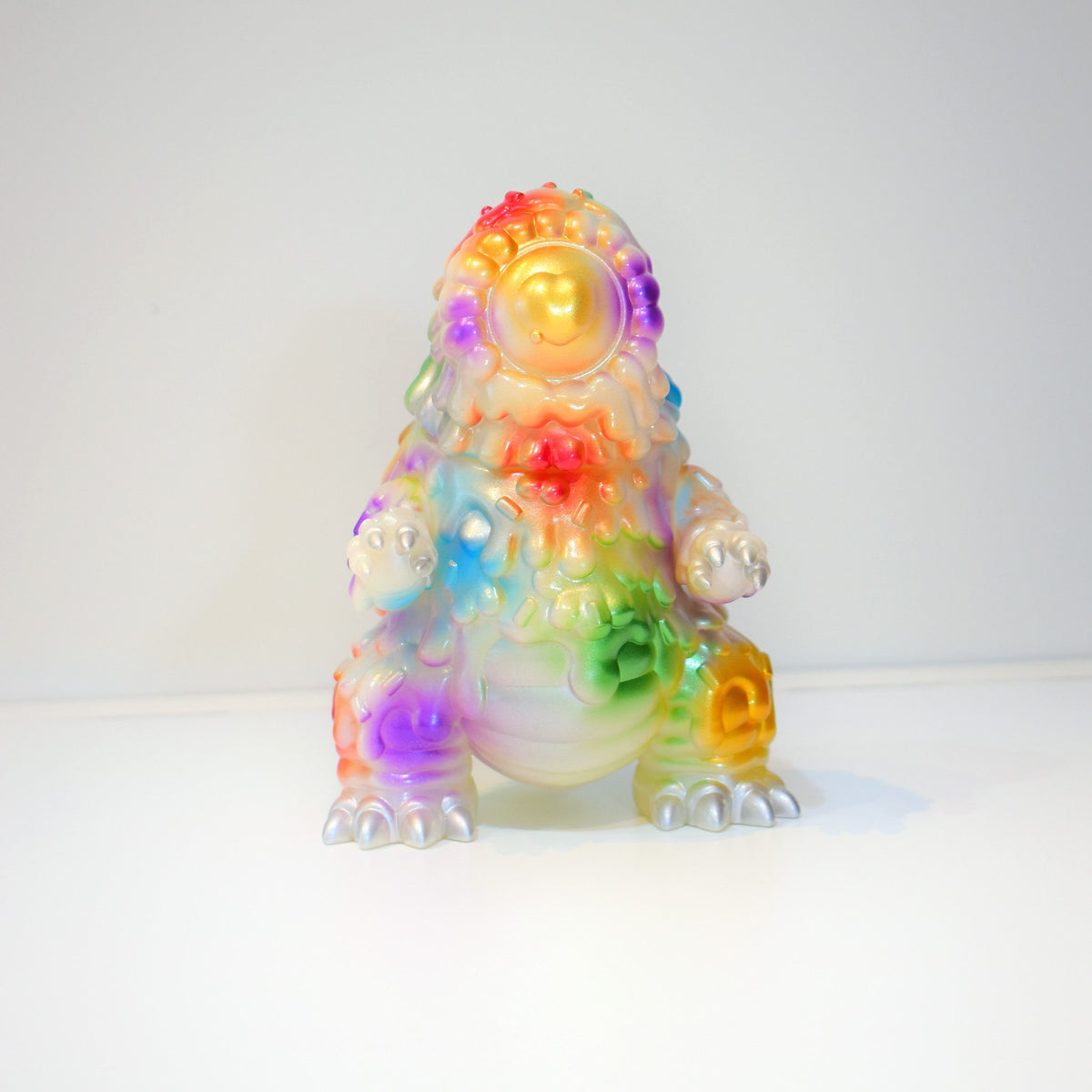 KAWAIJU × GOTO Glow in the Dots ソフビ（正面）